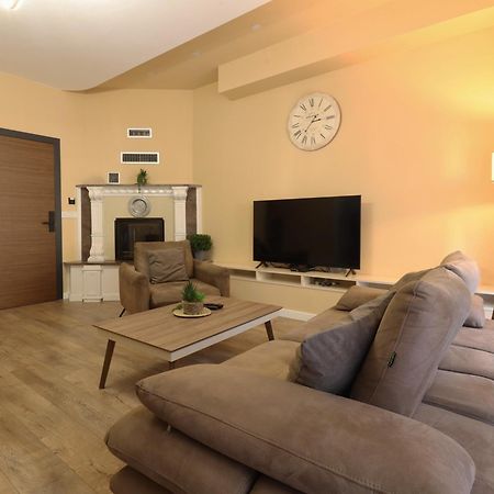 Midtown Prishtina Stays - Central Location Prisztina Zewnętrze zdjęcie